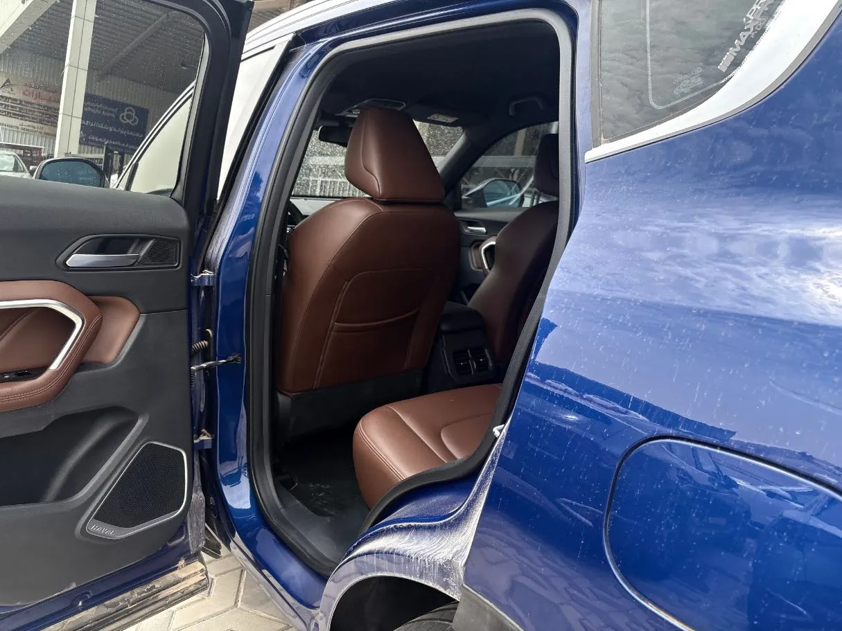 Car image 12