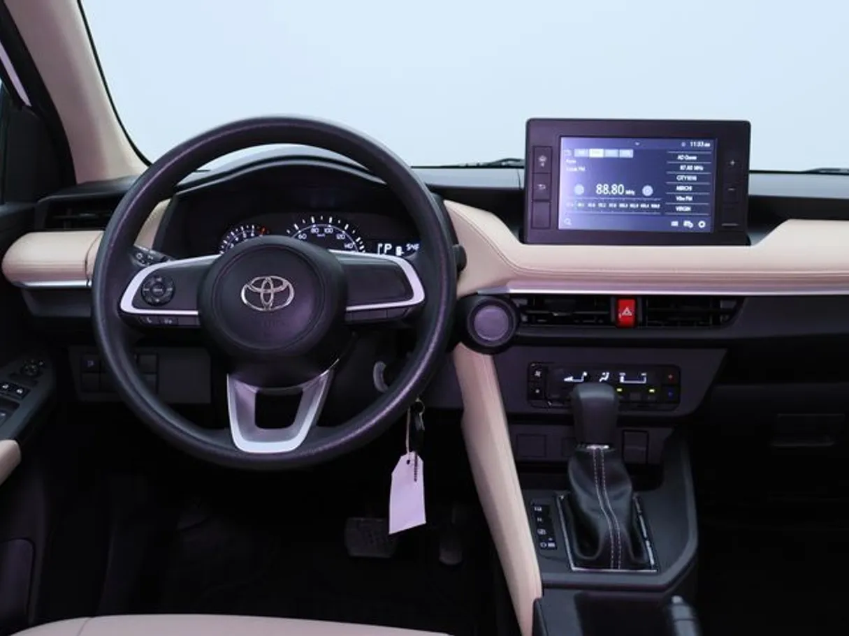 Car image 15