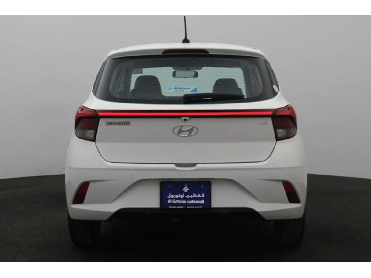 Car image 12