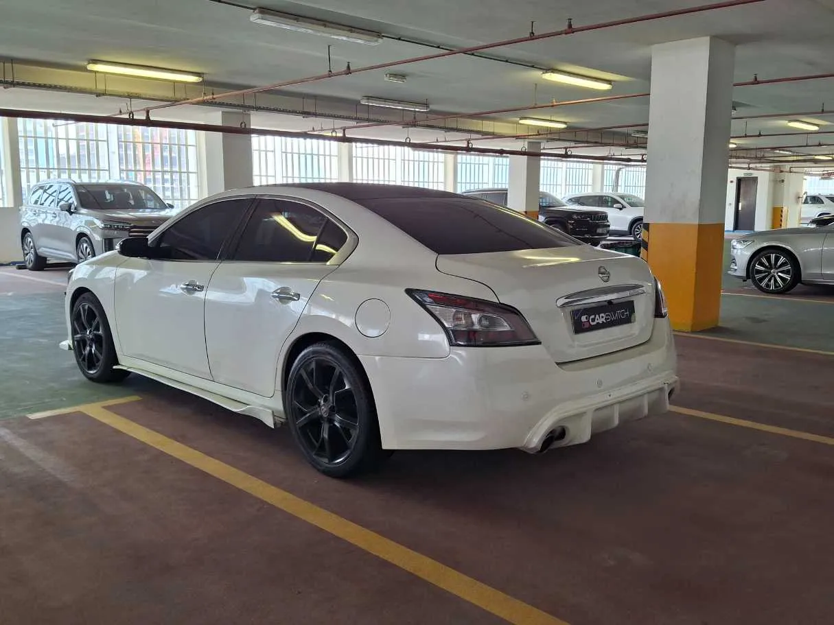 Car image 7