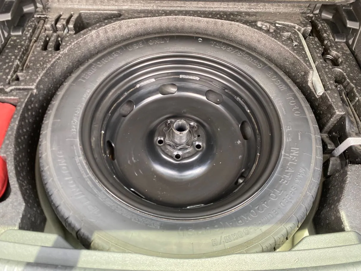 Car image 32