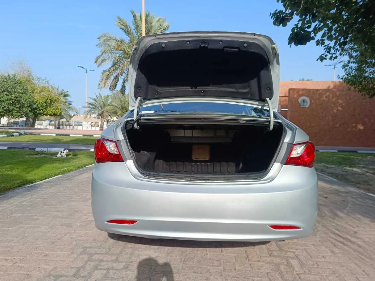 Car image 24