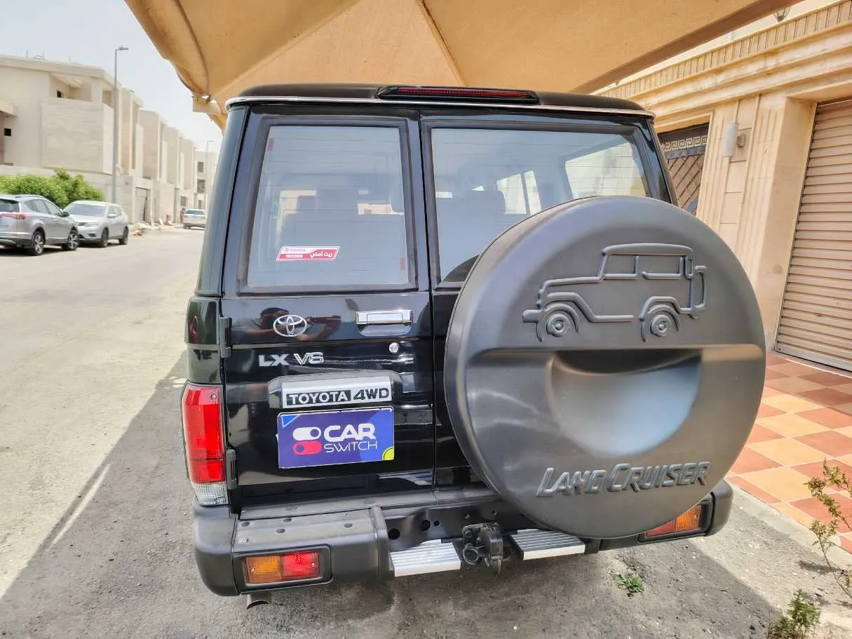 Car image 7