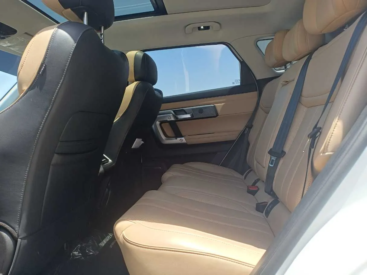 Car image 13