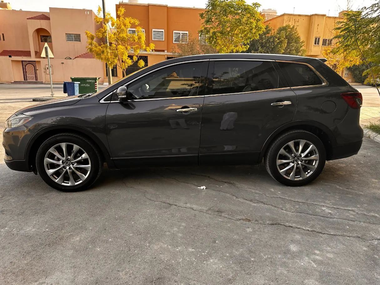 Car image 8