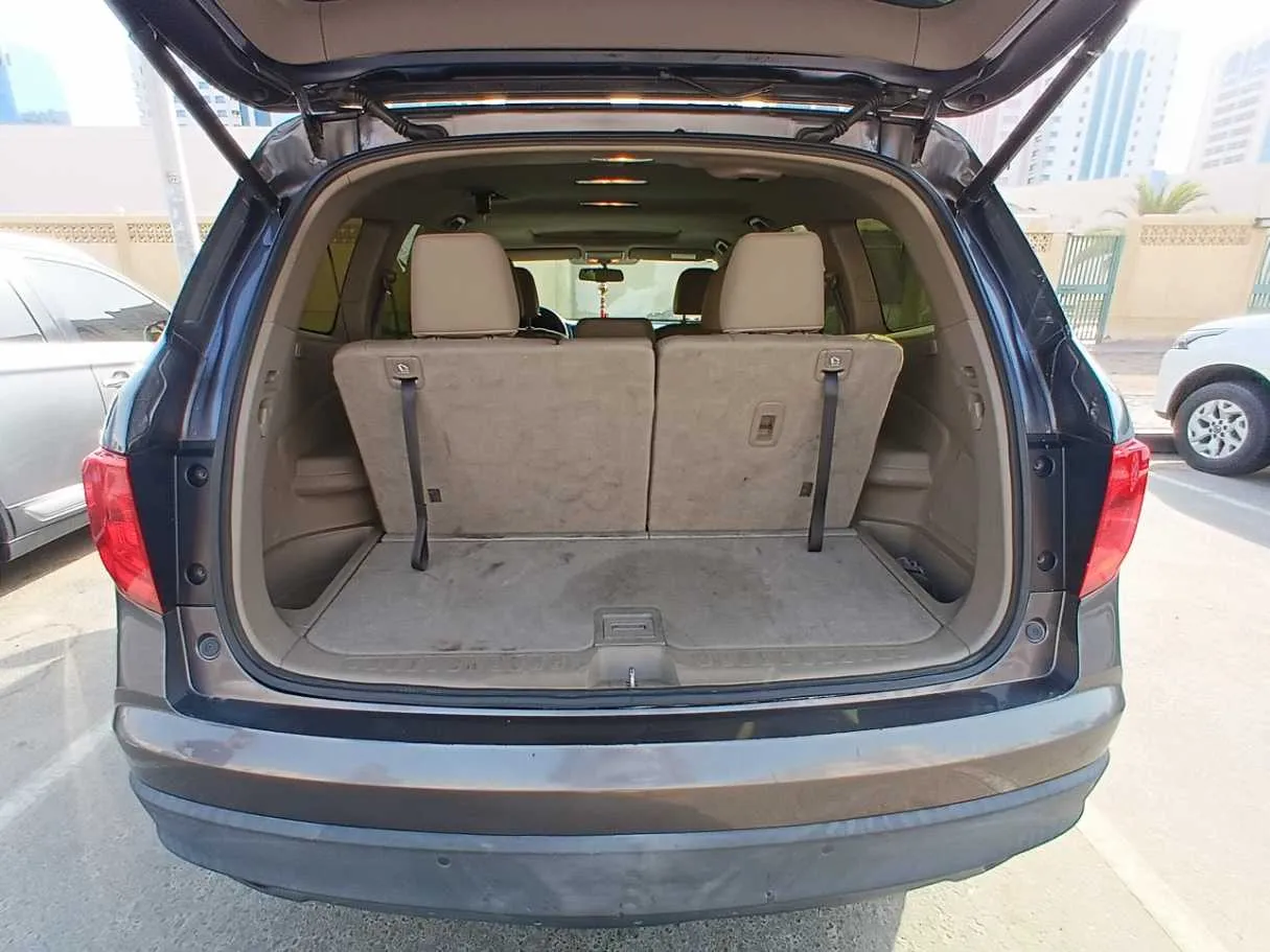 Car image 19