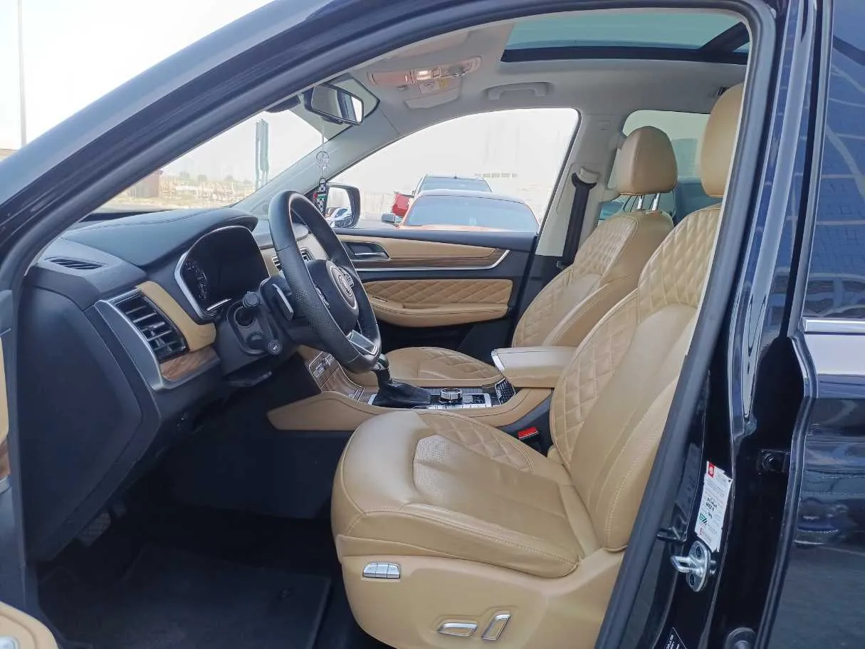 Car image 12