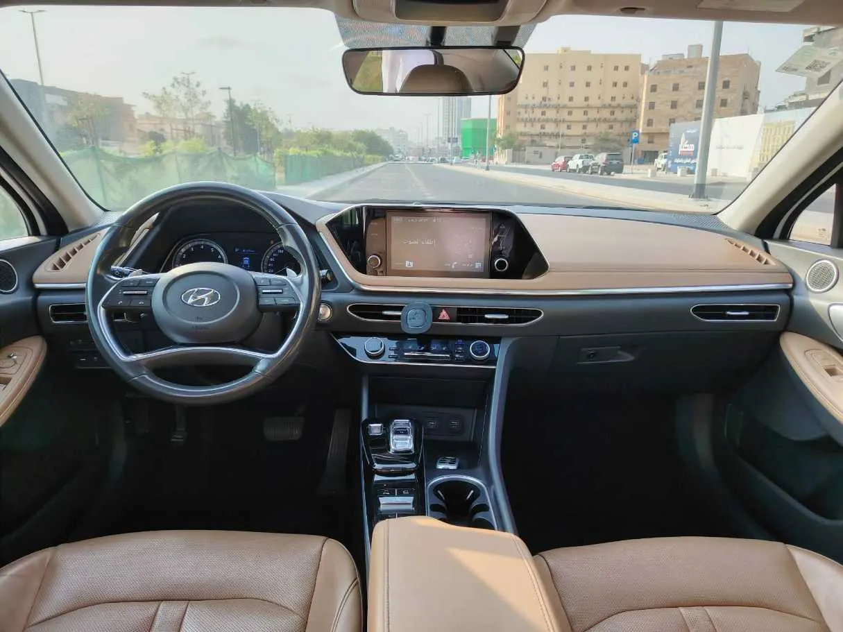 Car image 24