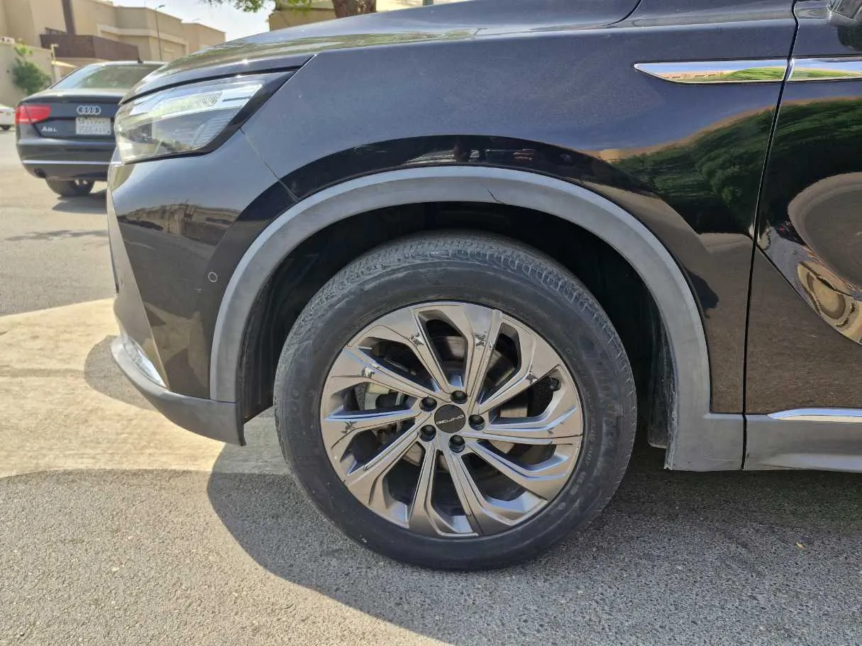 Car image 10