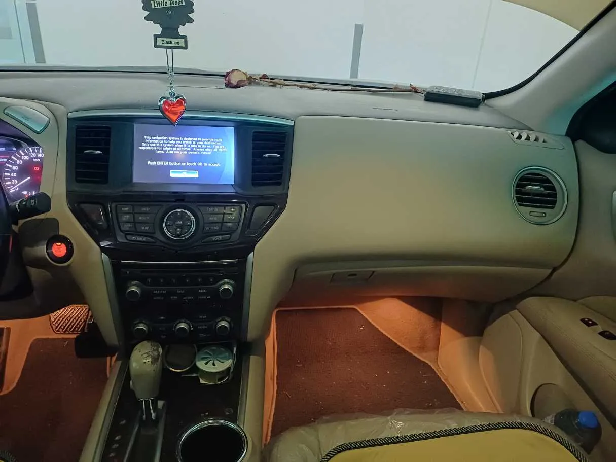 Car image 16