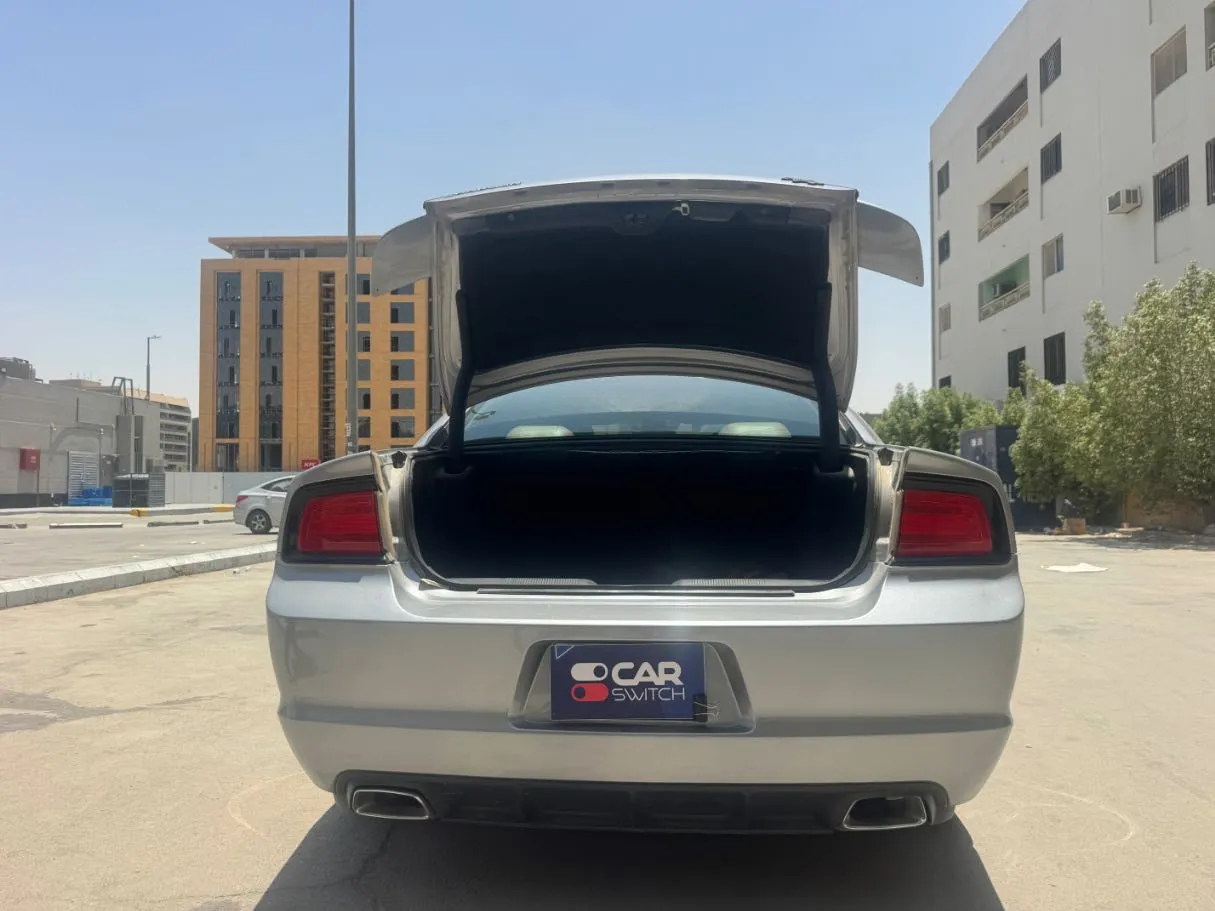 Car image 19