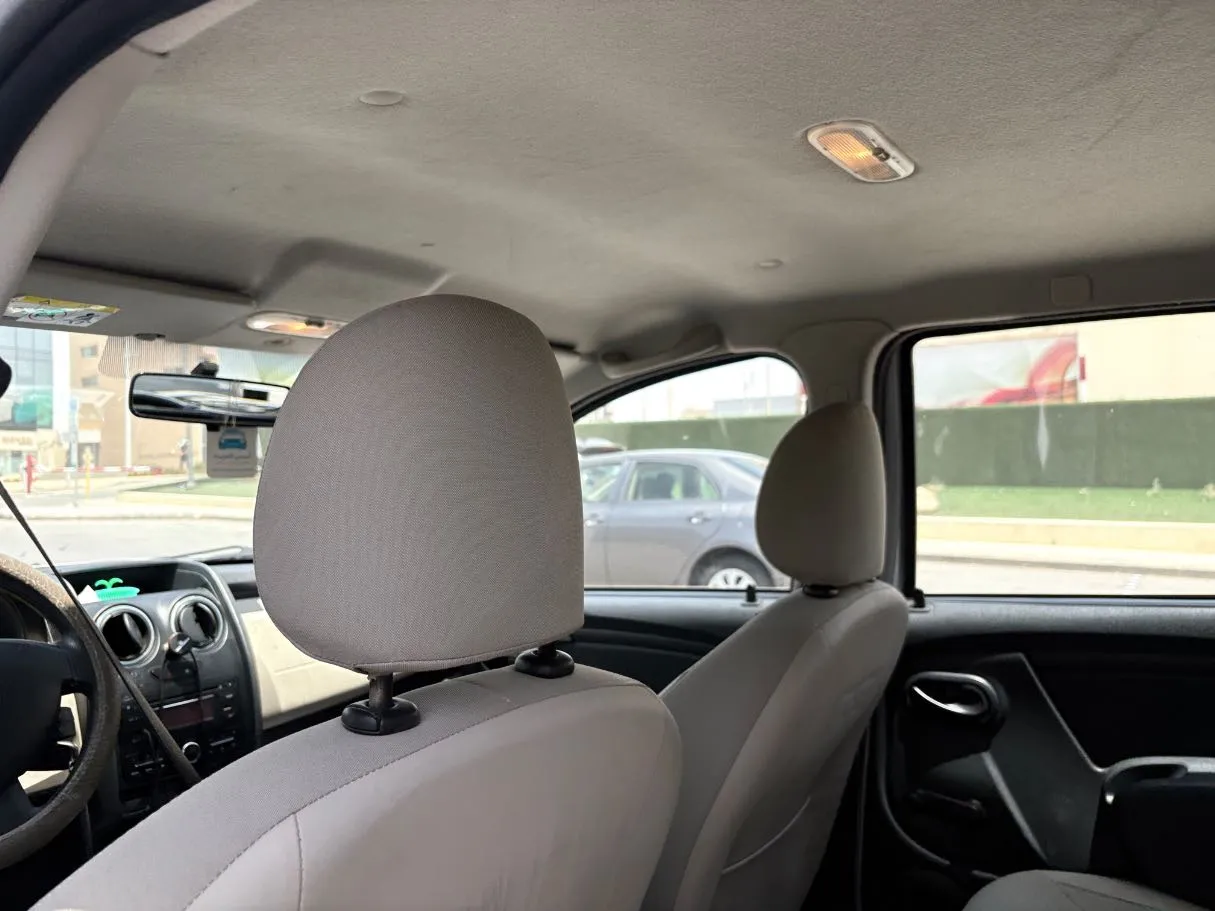 Car image 17