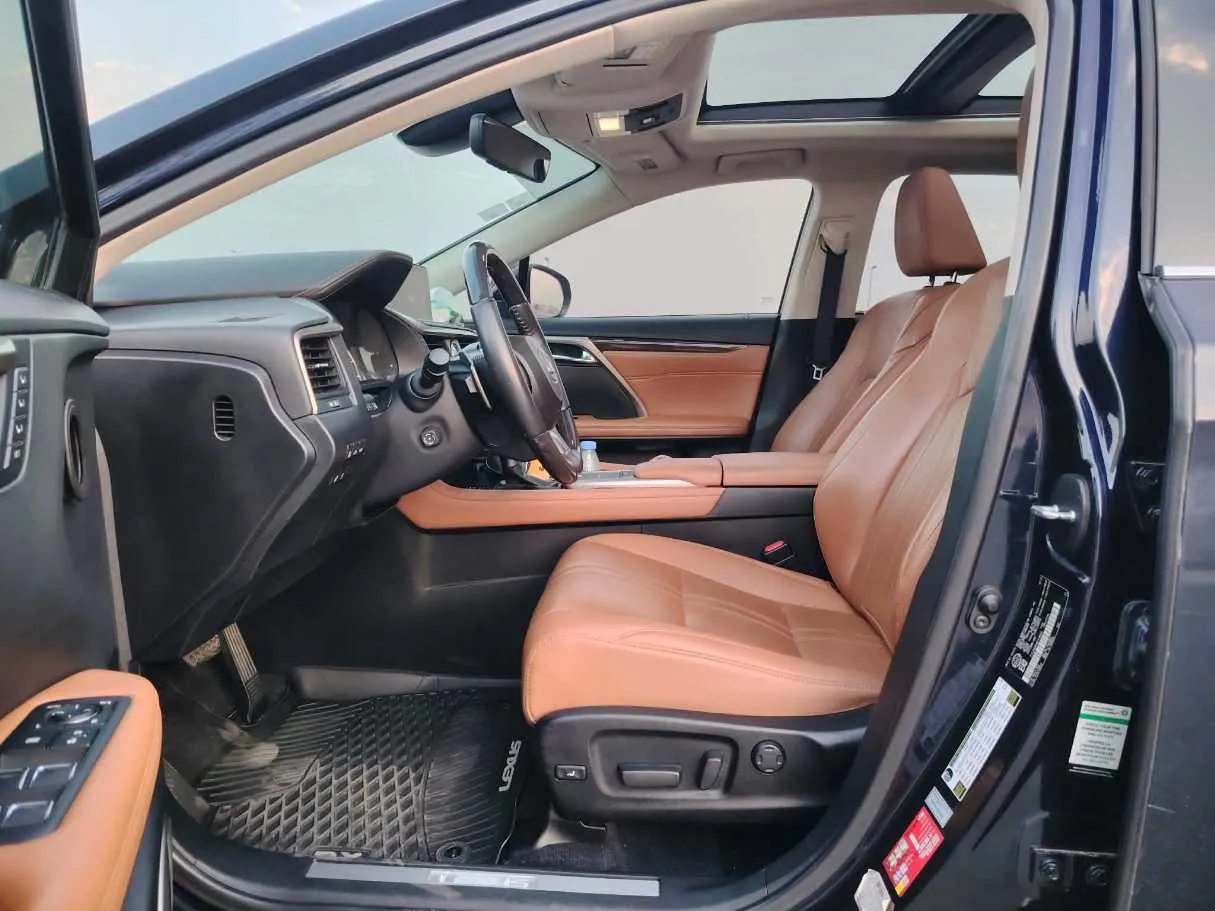 Car image 14