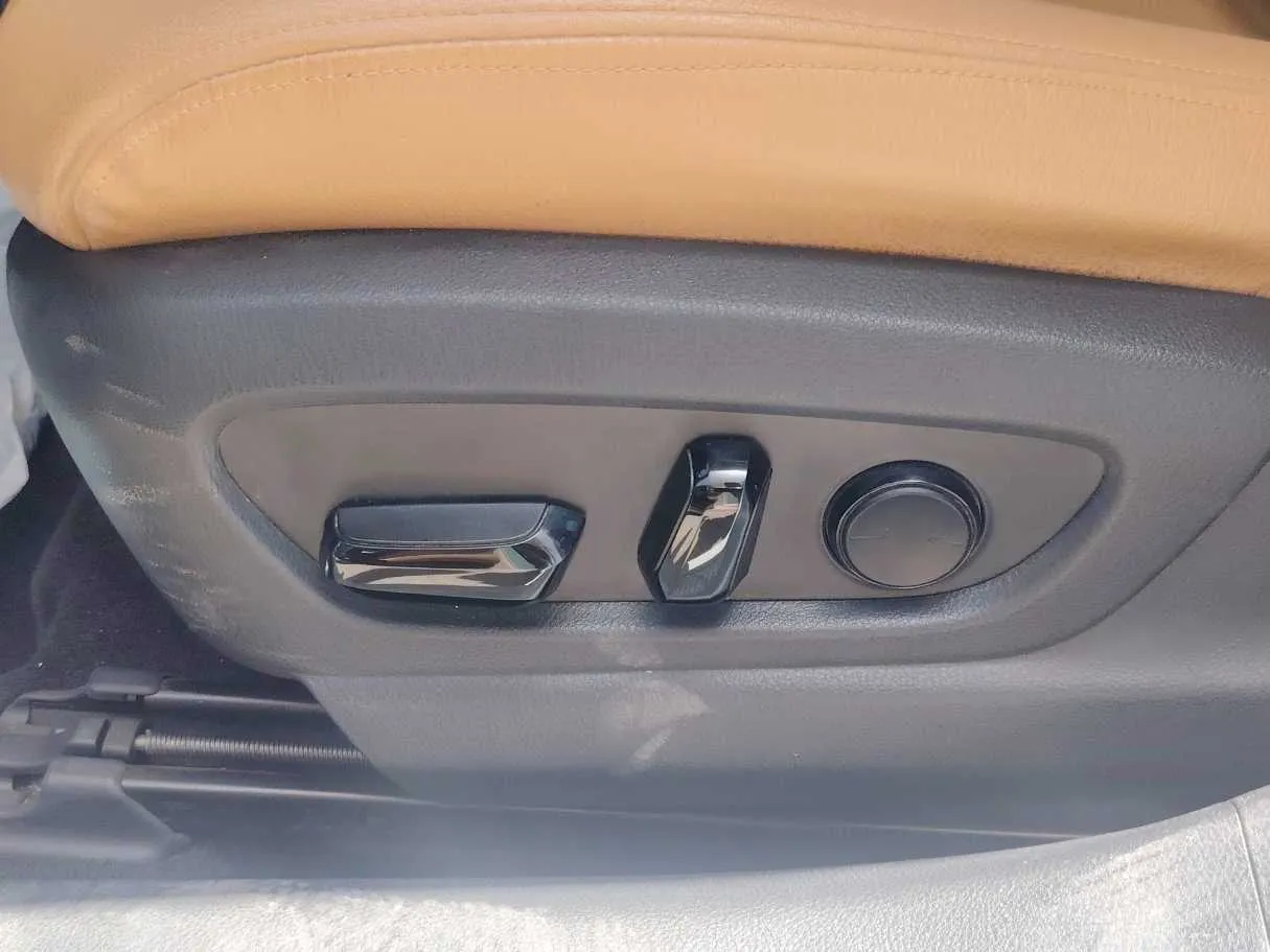 Car image 31