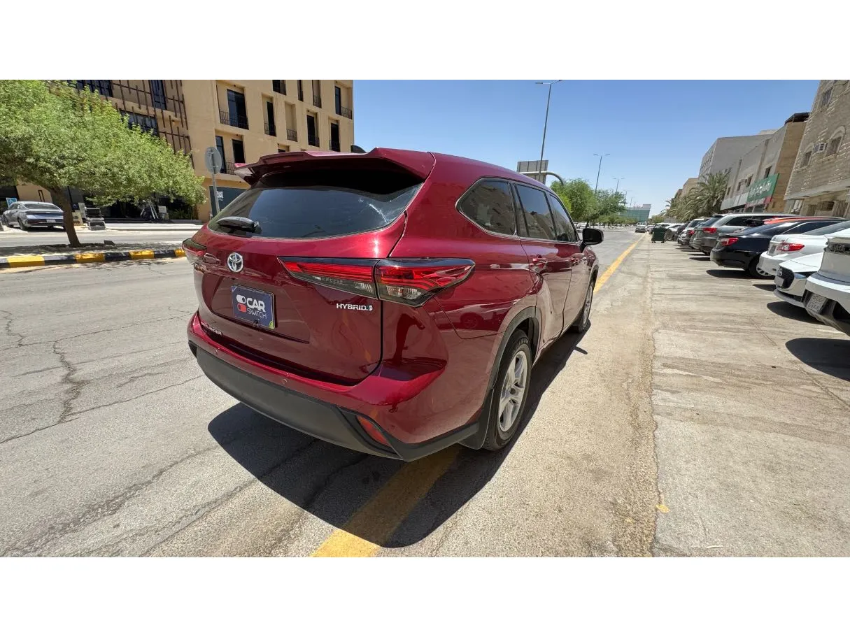 Car image 5
