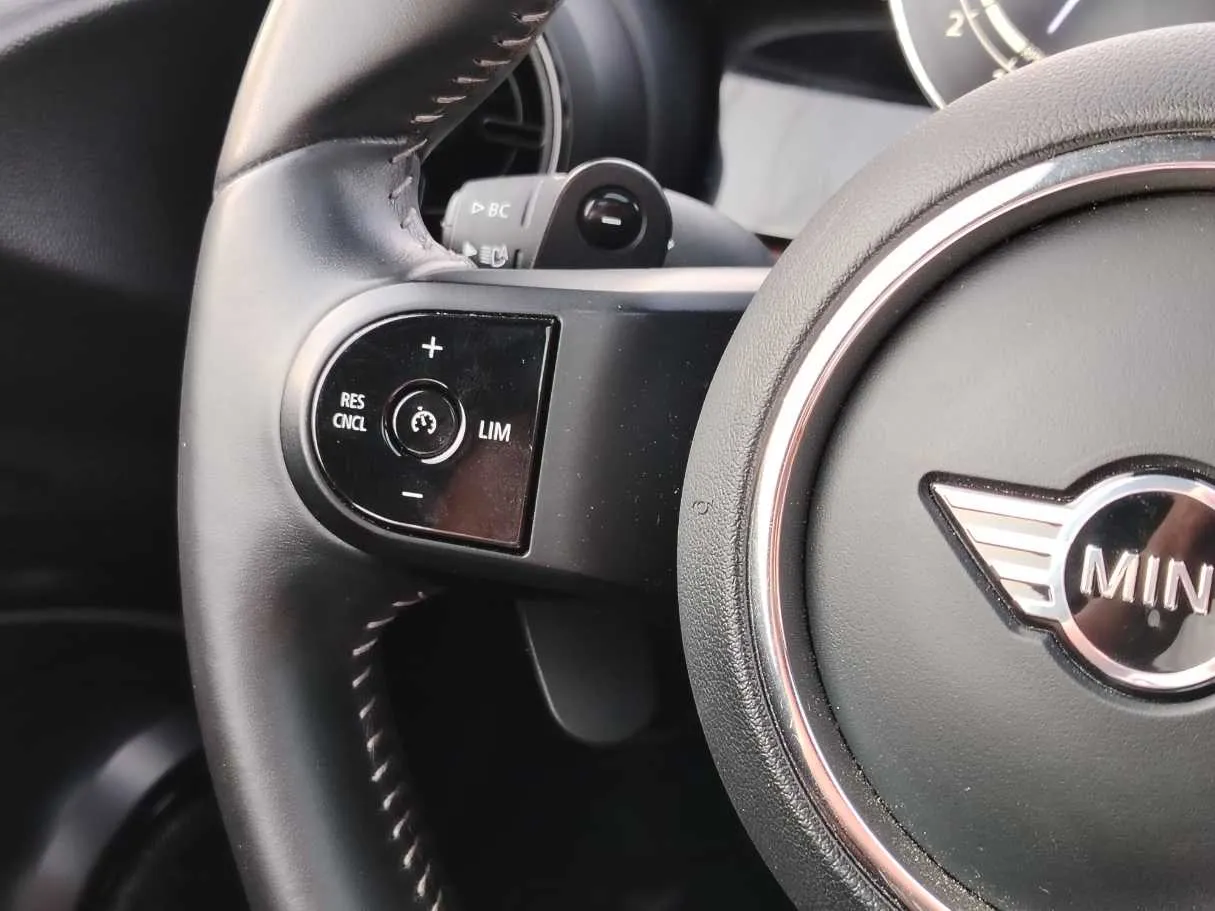 Car image 27