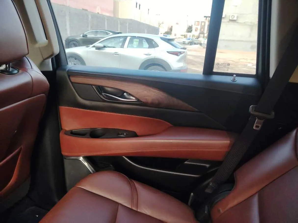 Car image 33