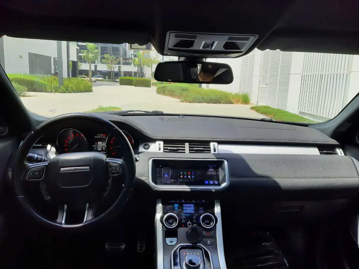Car image 14