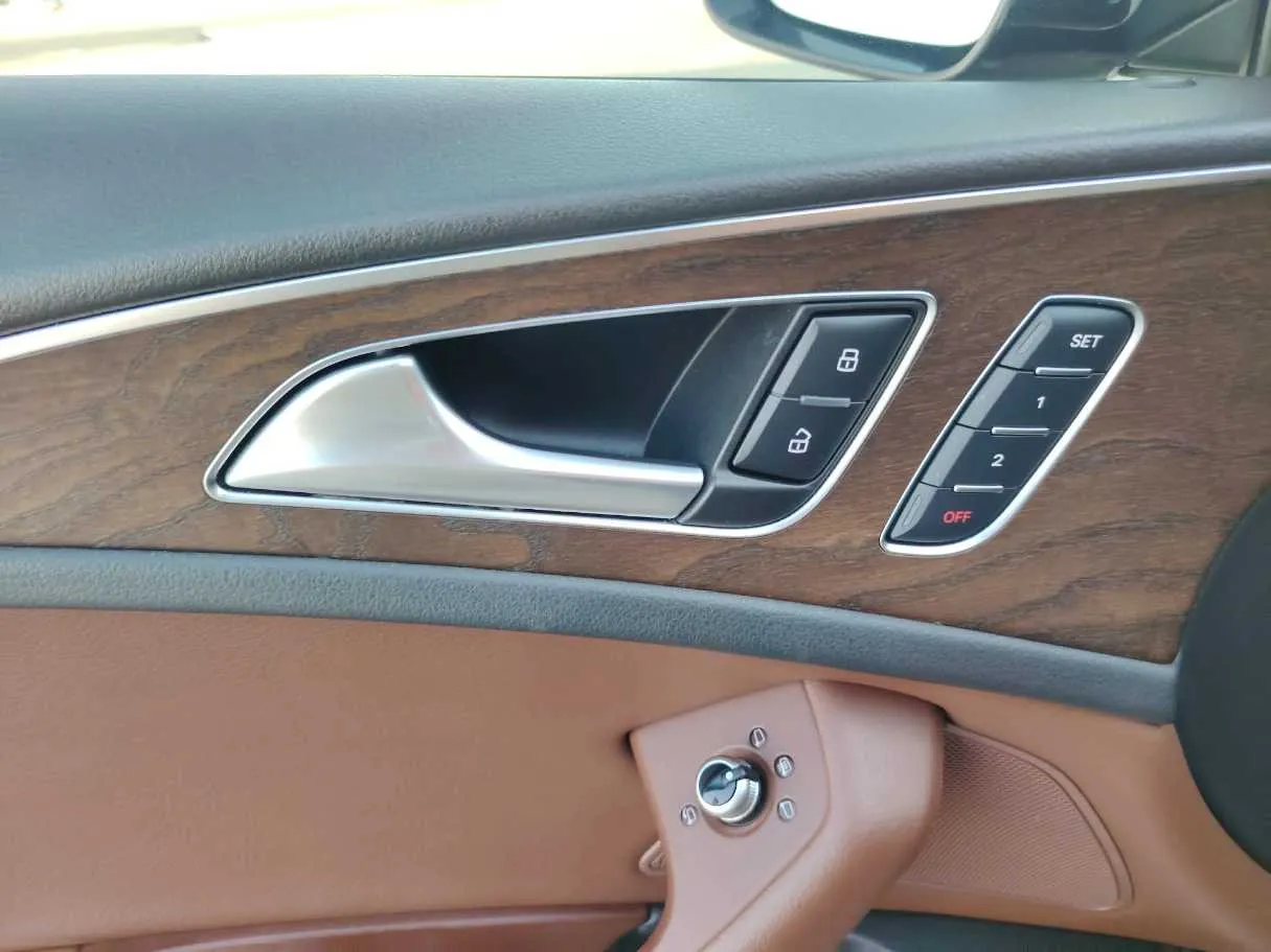 Car image 37