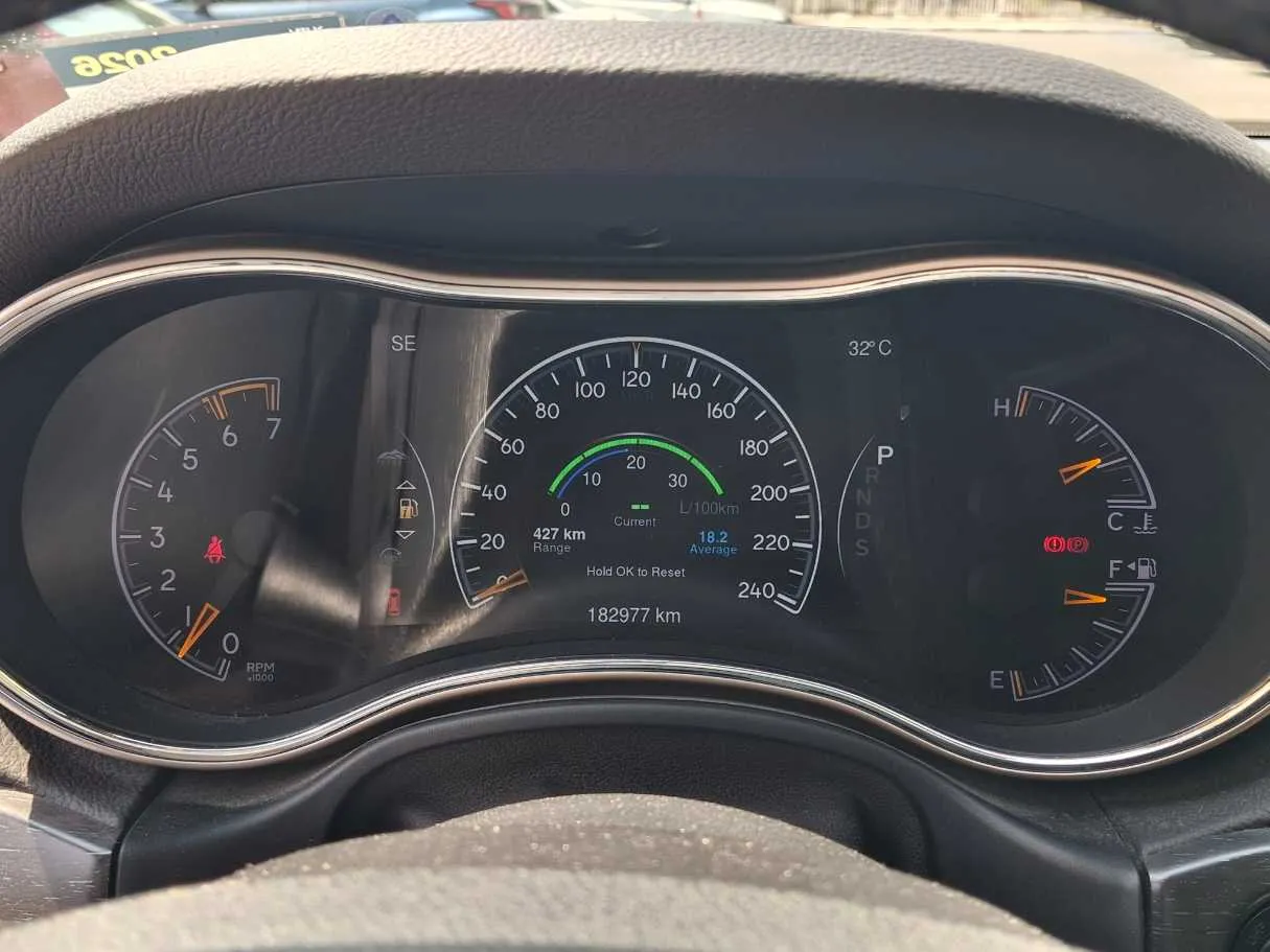 Car image 17