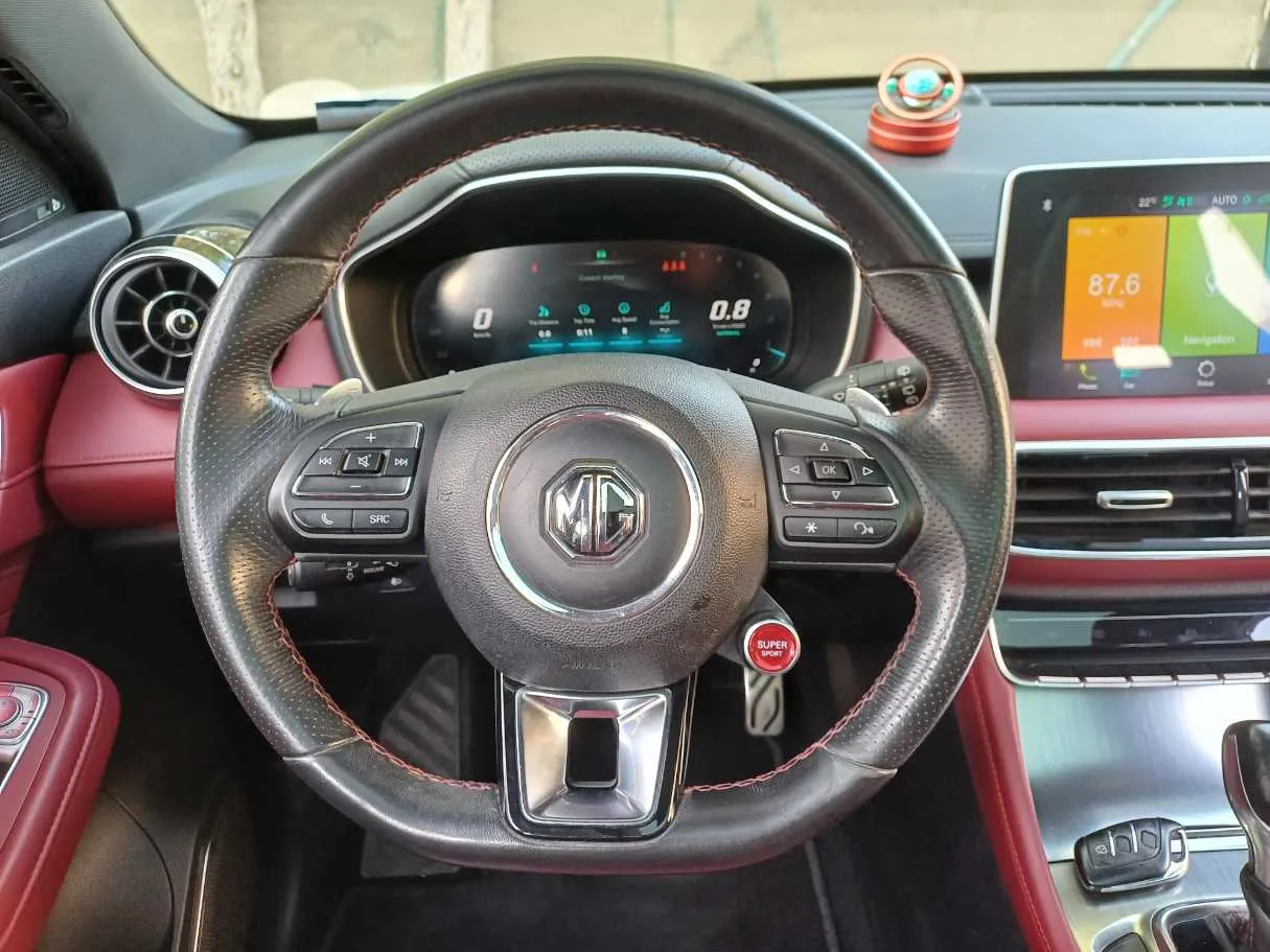 Car image 14