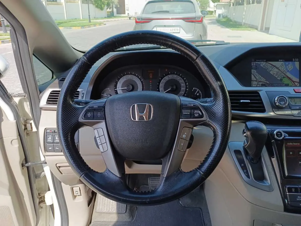 Car image 16