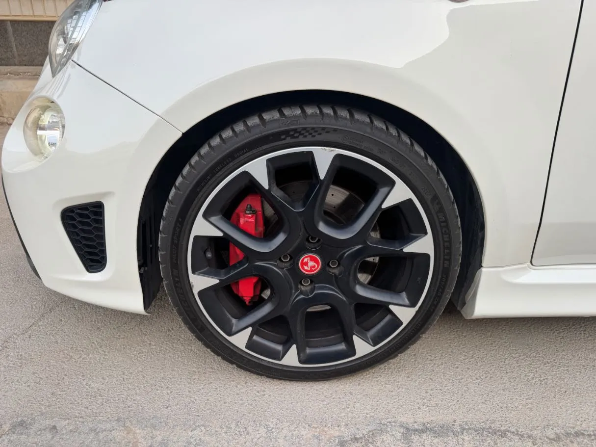 Car image 10