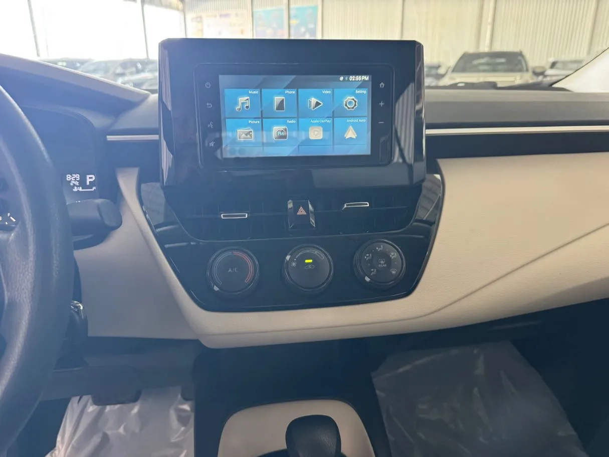 Car image 12
