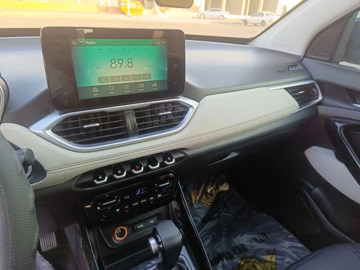Car image 25