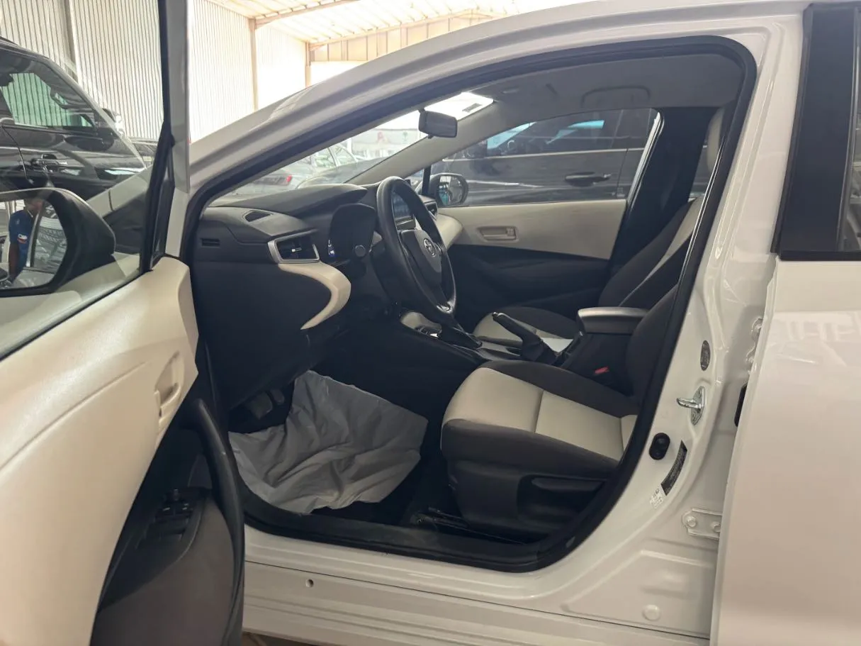 Car image 10