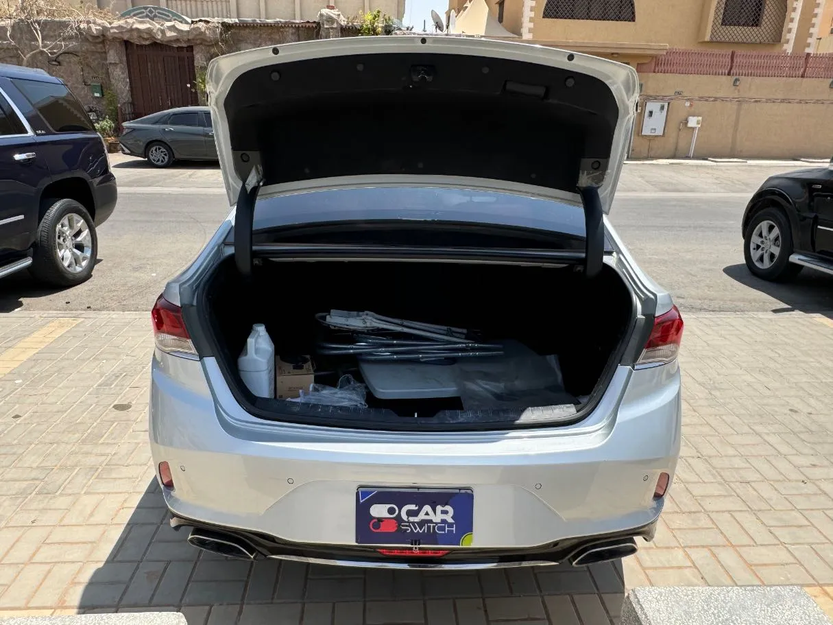 Car image 20