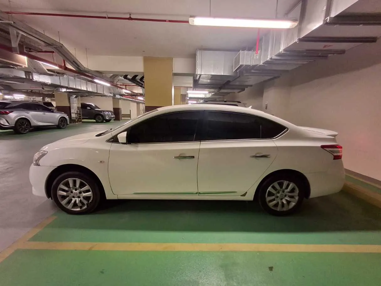 Car image 8