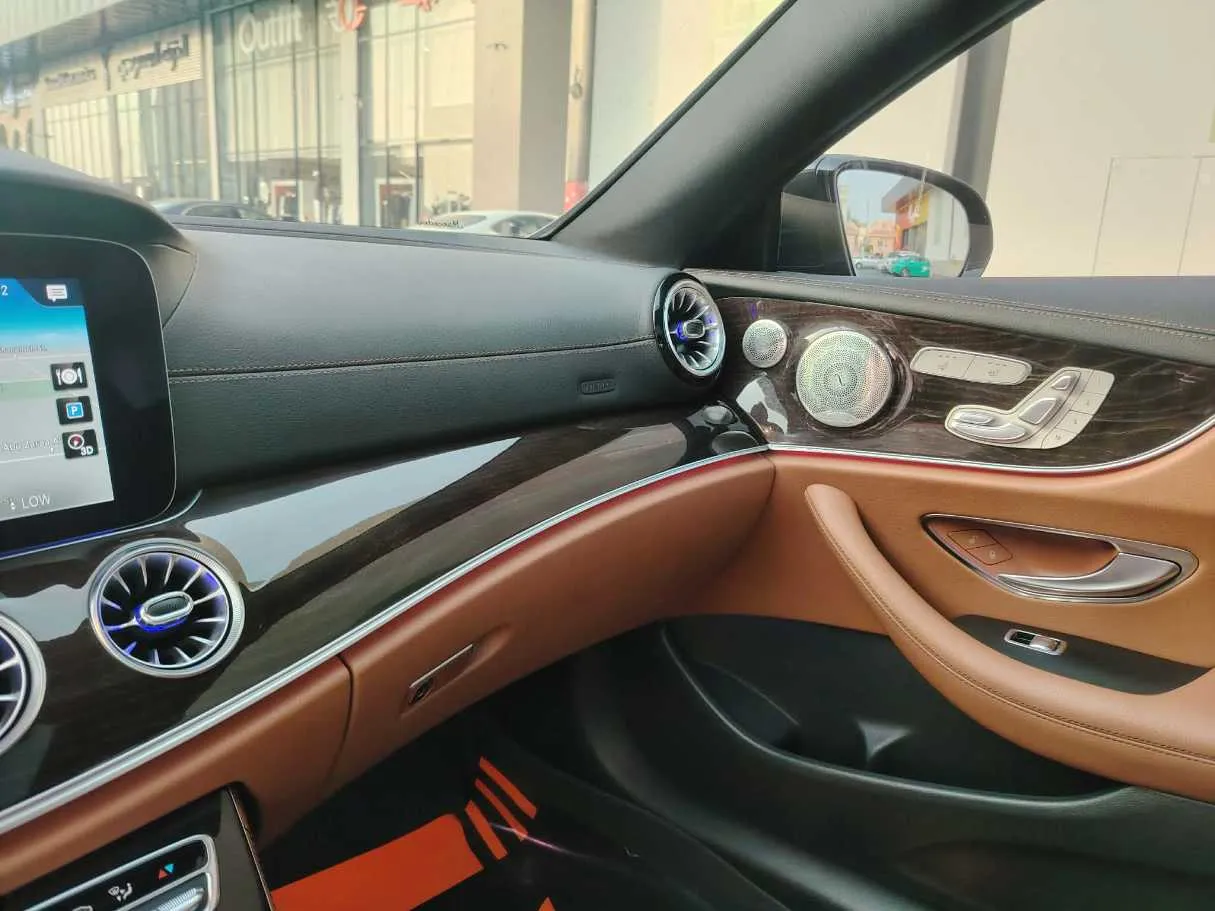 Car image 38