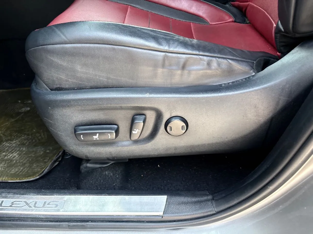 Car image 24