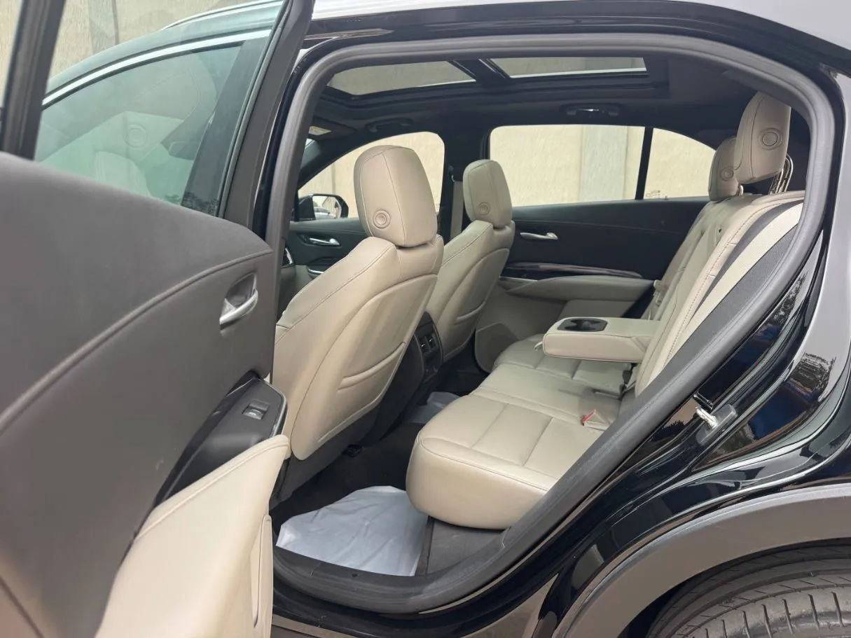 Car image 13