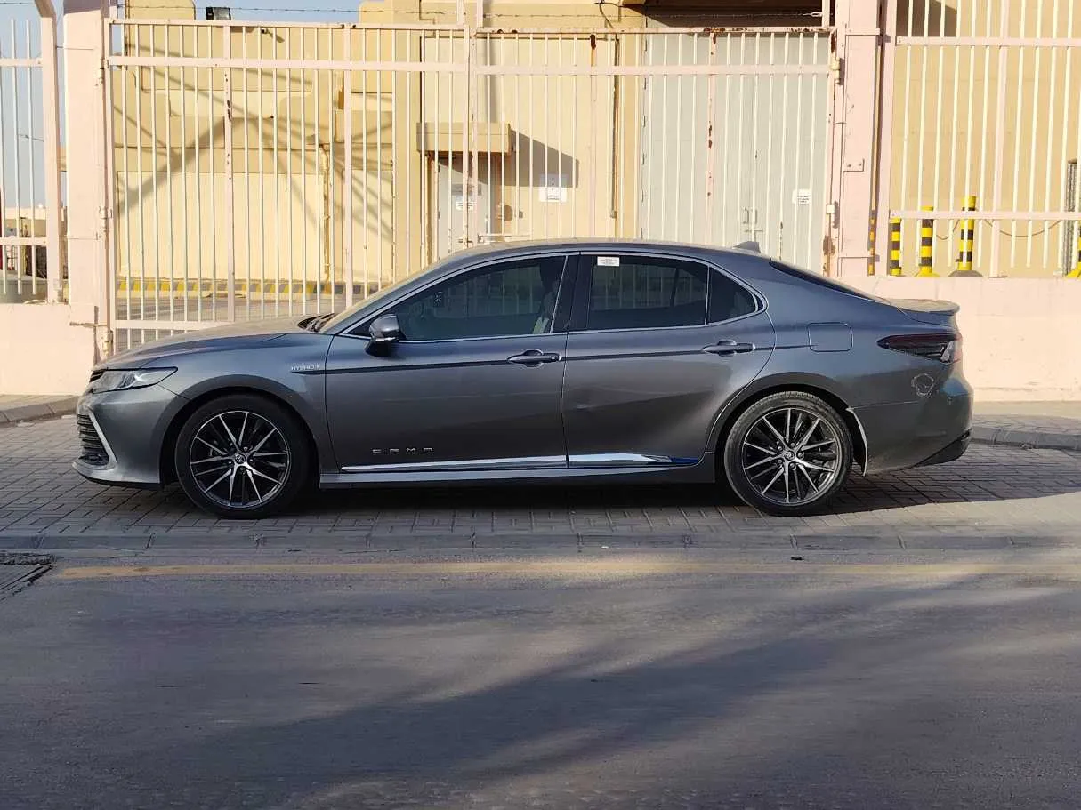 Car image 8