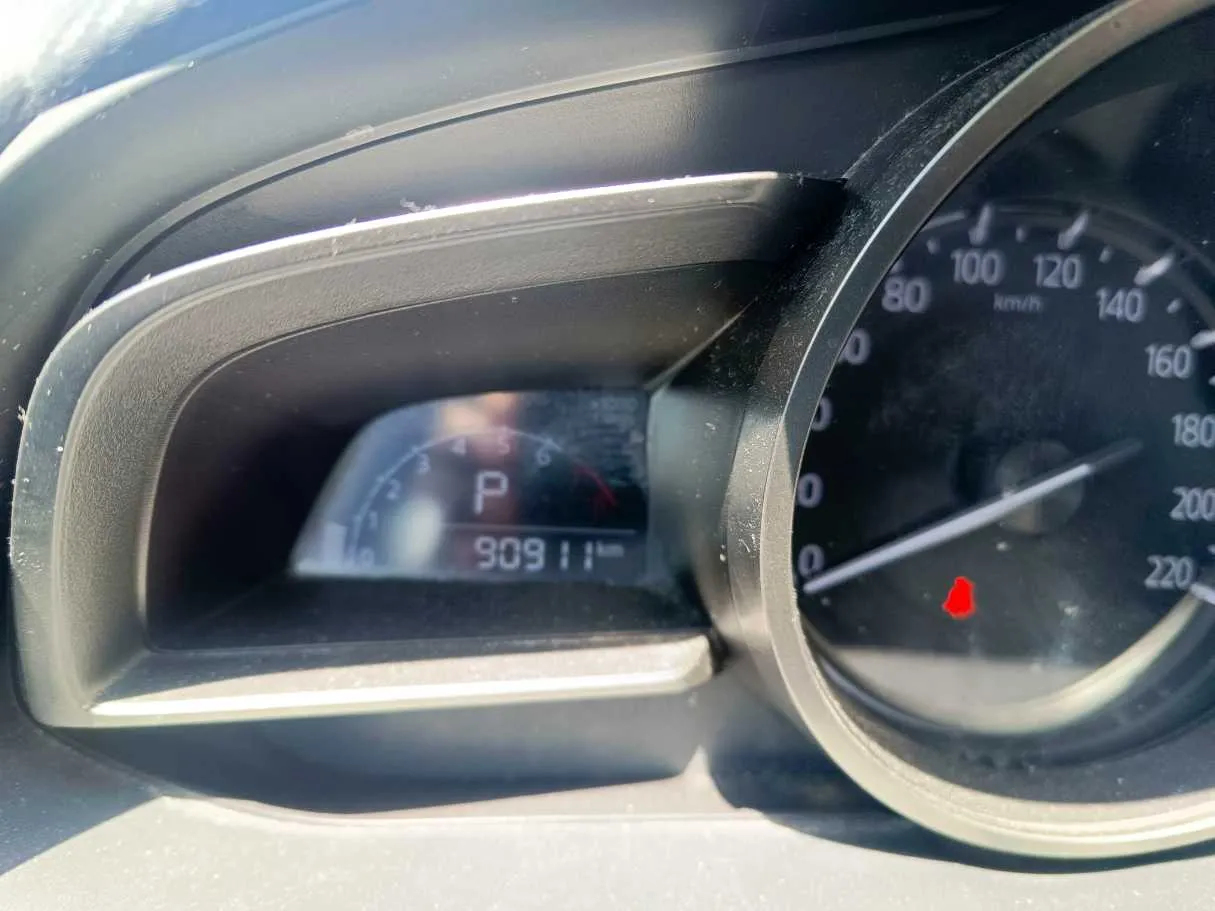 Car image 26