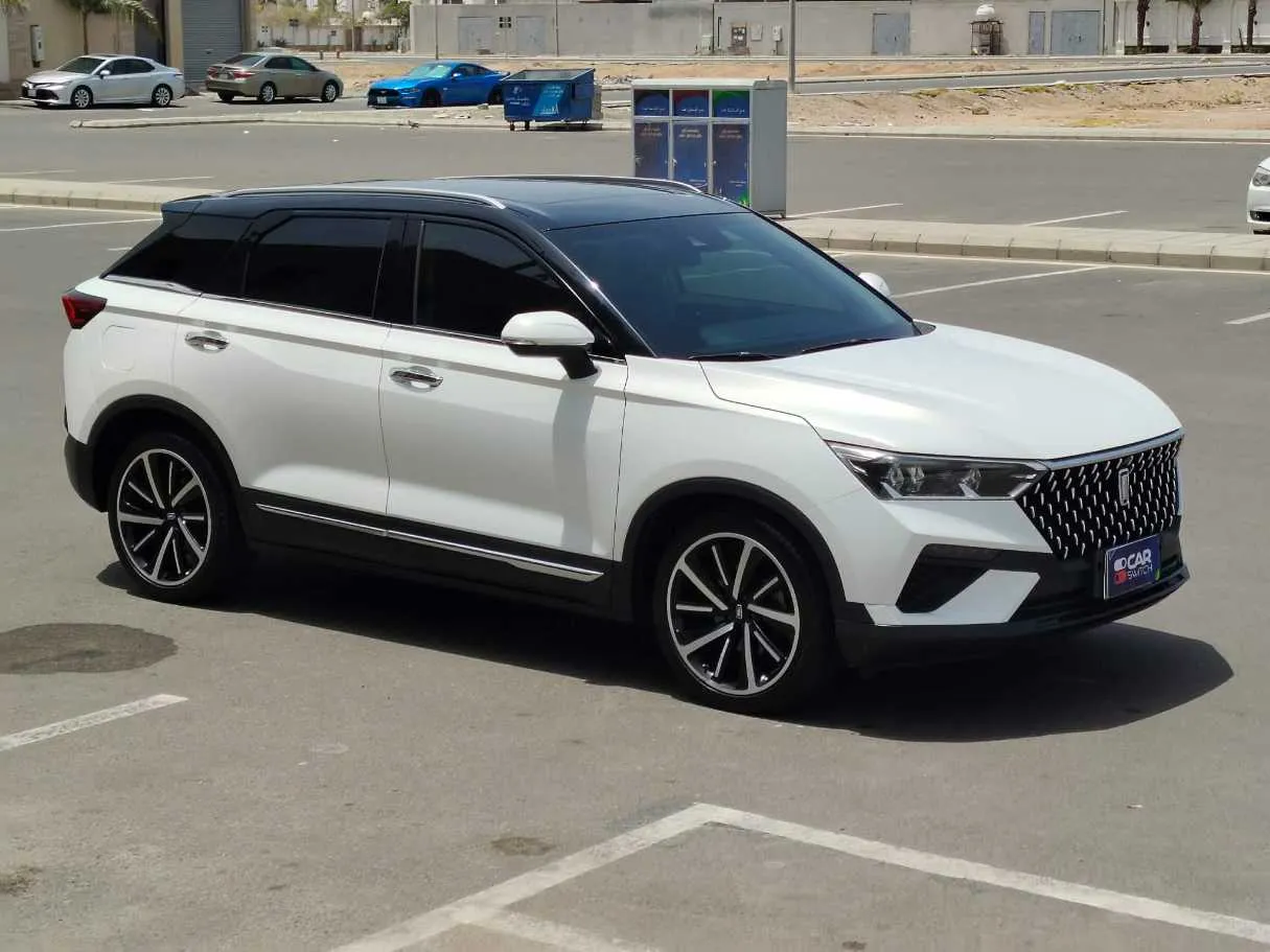 Car image 4