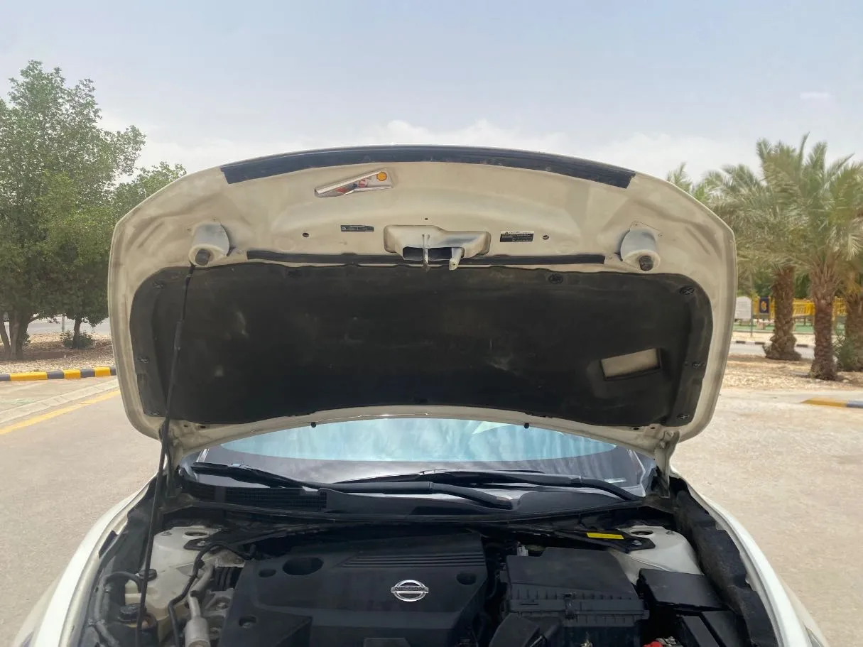 Car image 24