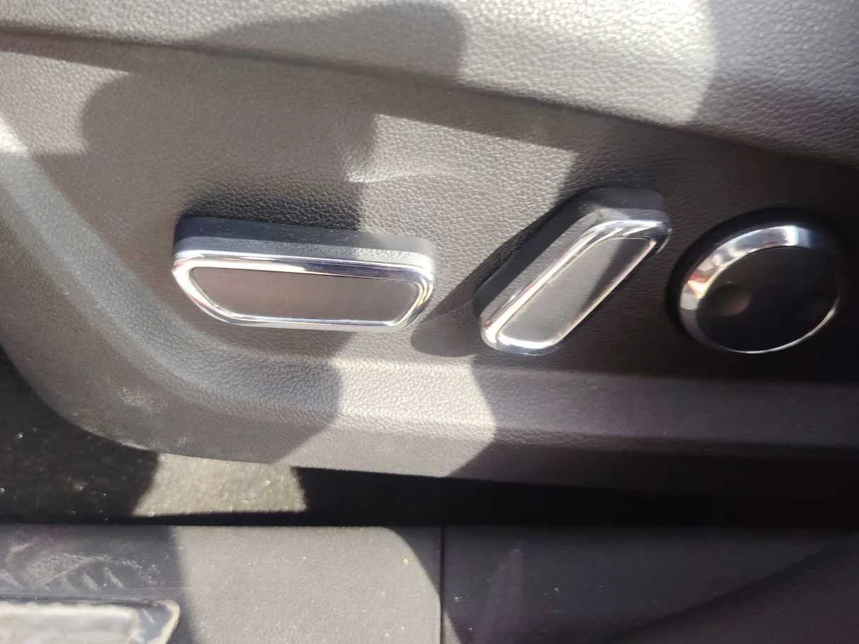 Car image 31
