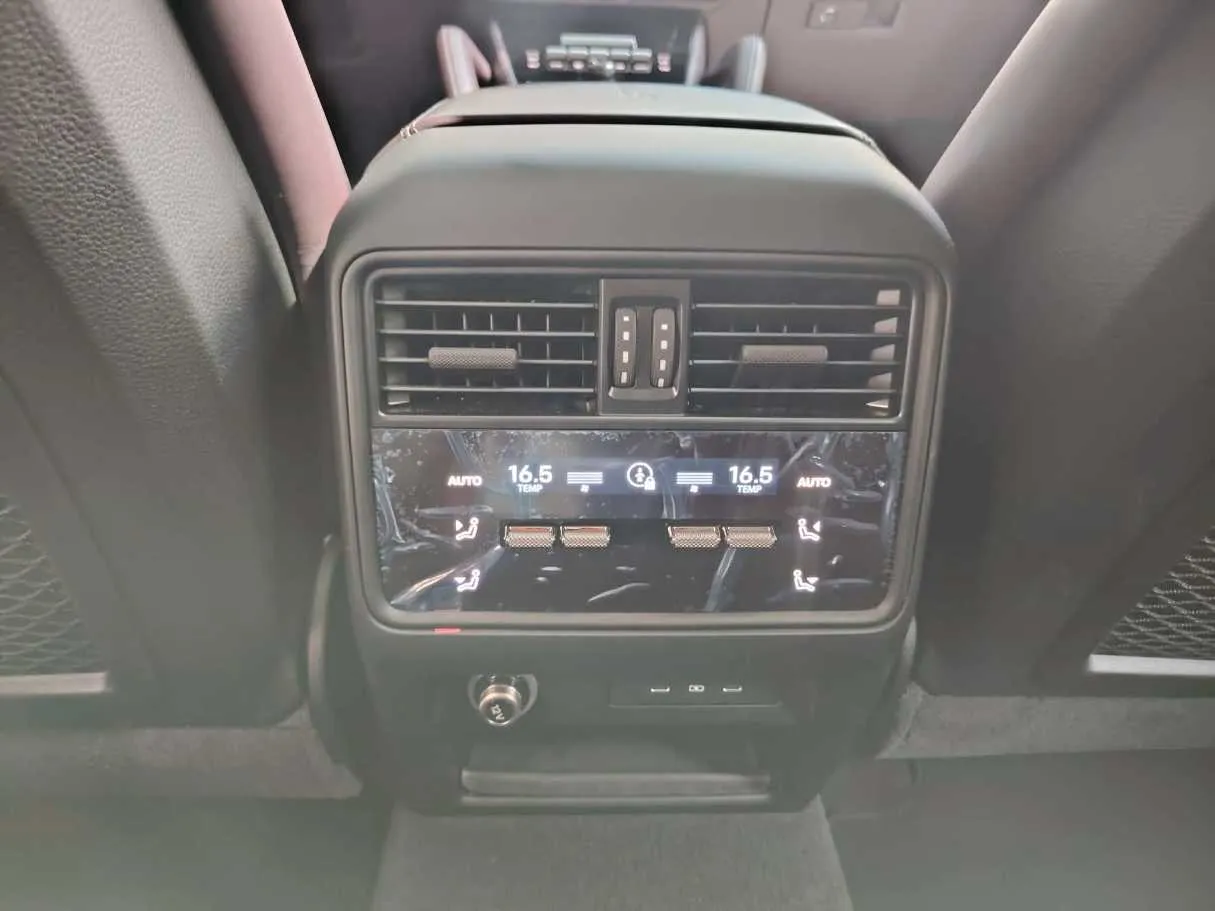 Car image 38