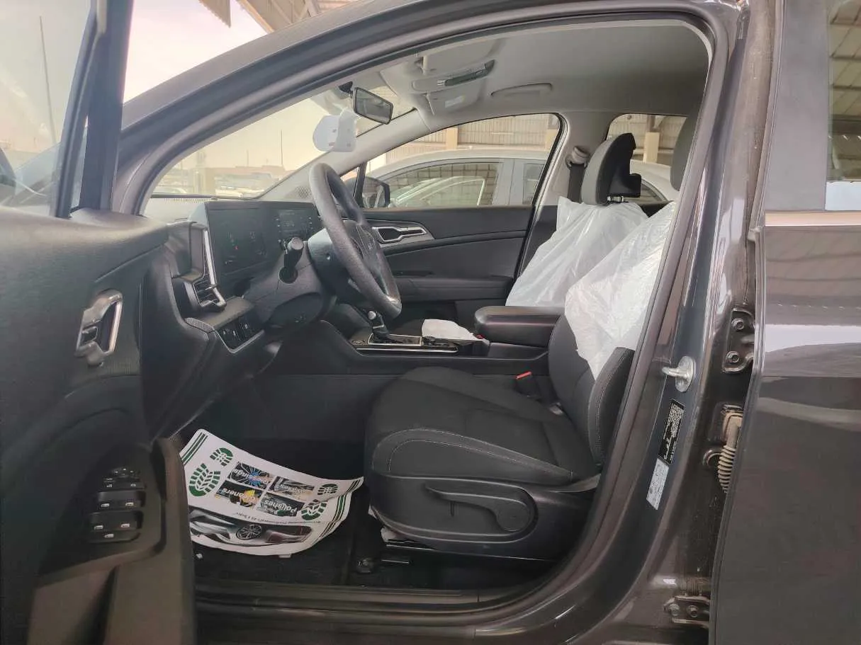 Car image 13