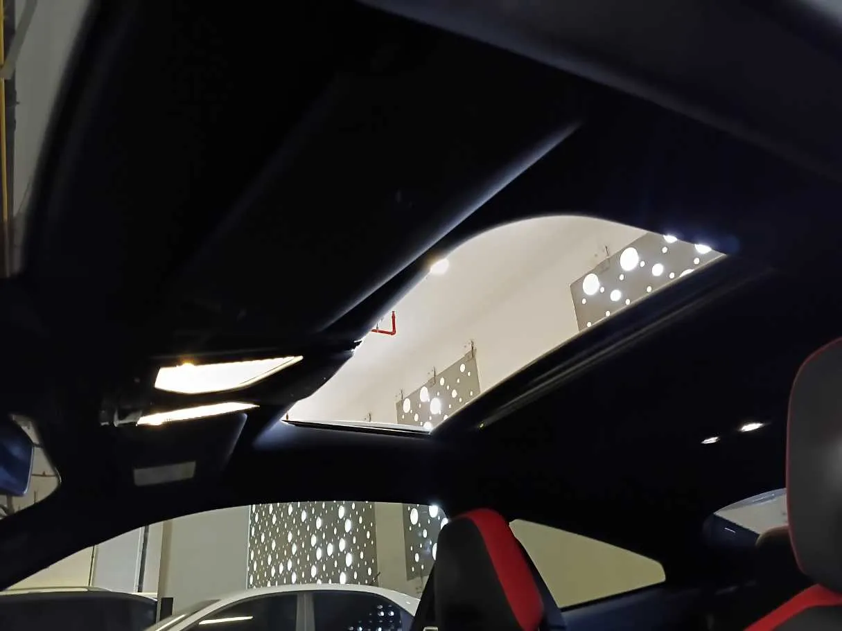 Car image 27