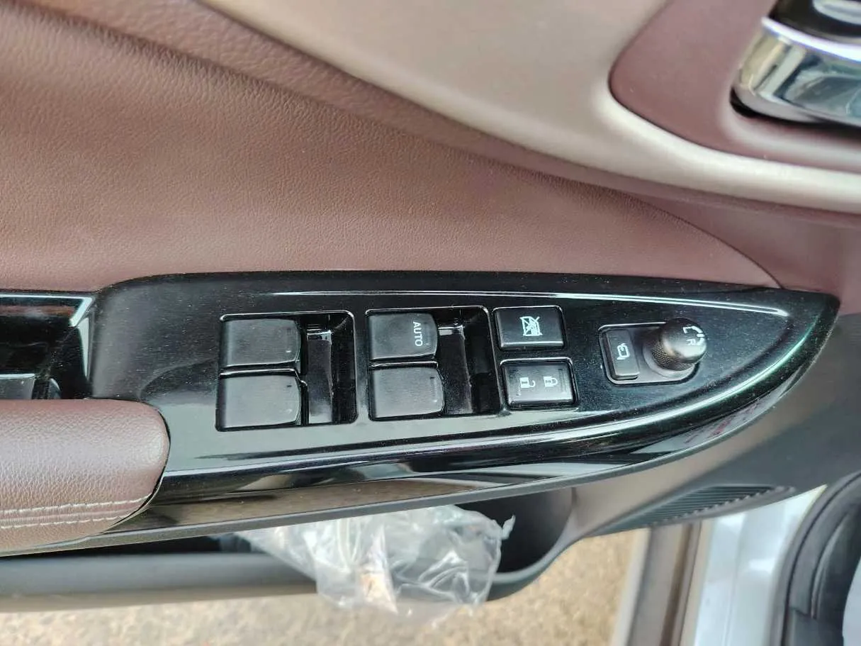 Car image 35