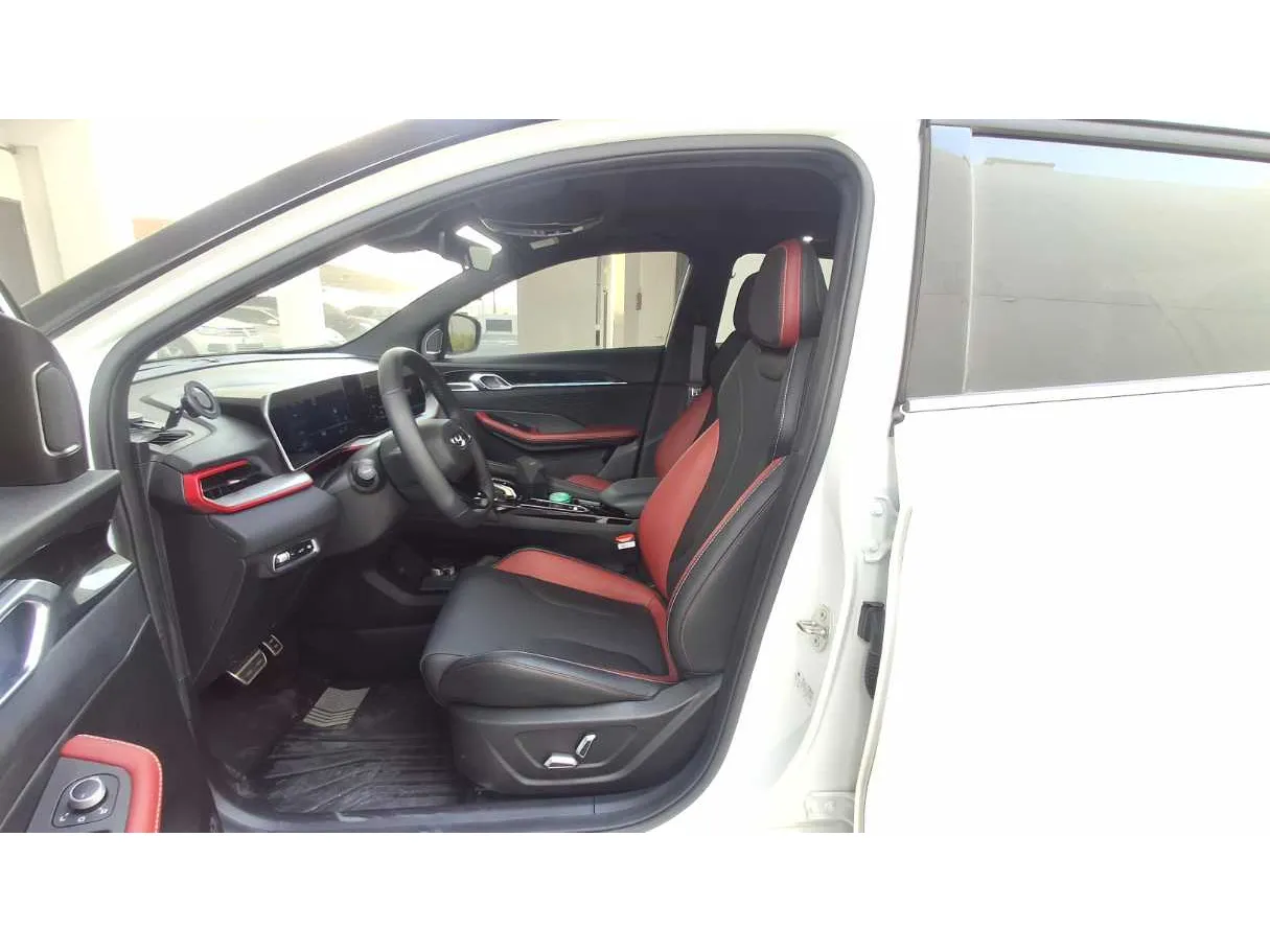 Car image 12