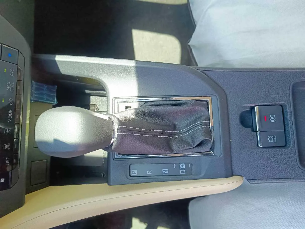 Car image 20