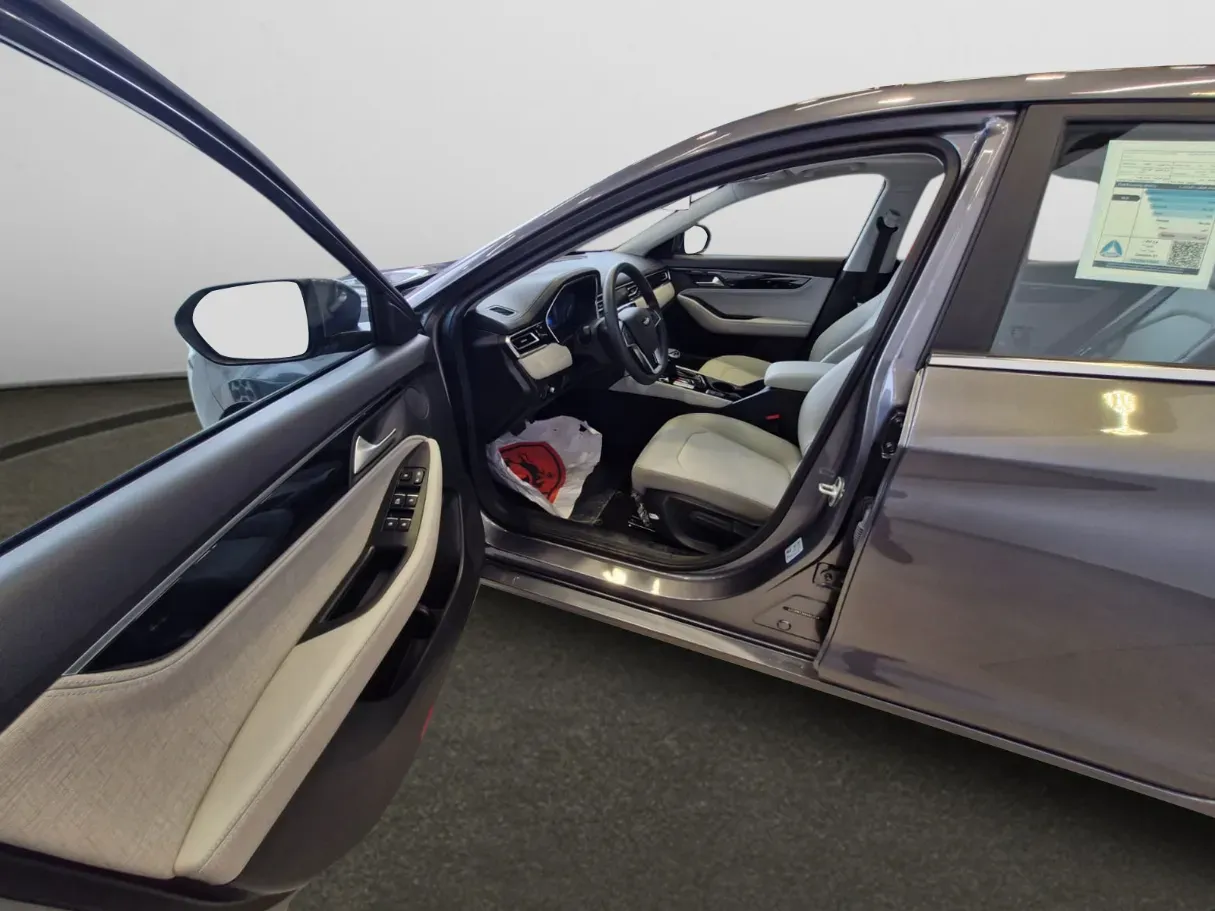 Car image 6