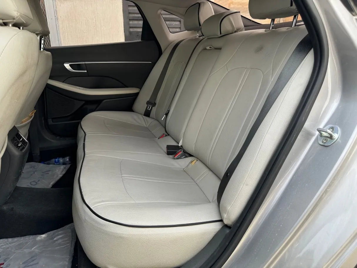 Car image 13