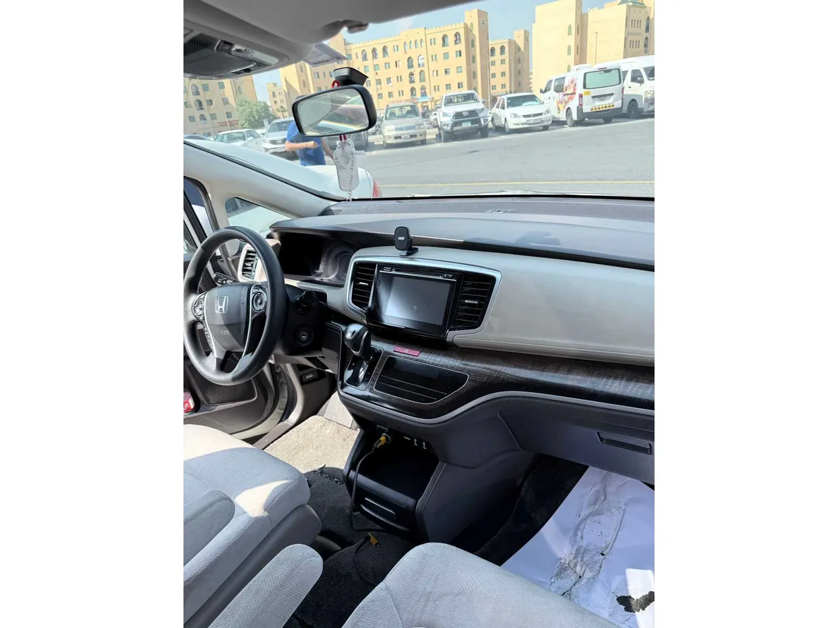 Car image 9