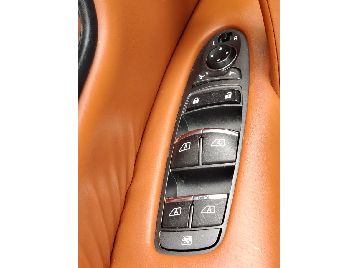 Car image 32
